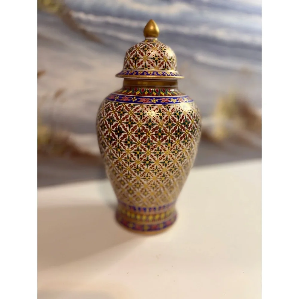 Thai Benjarong Porcelain Ginger Jar Hand Painted Gold Enamel Lidded Urn 9